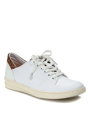 

Женские белые кроссовки с леопардовым принтом BARETRAPS Rebound Yanis Athletic Sneakers, Белый, BT27387