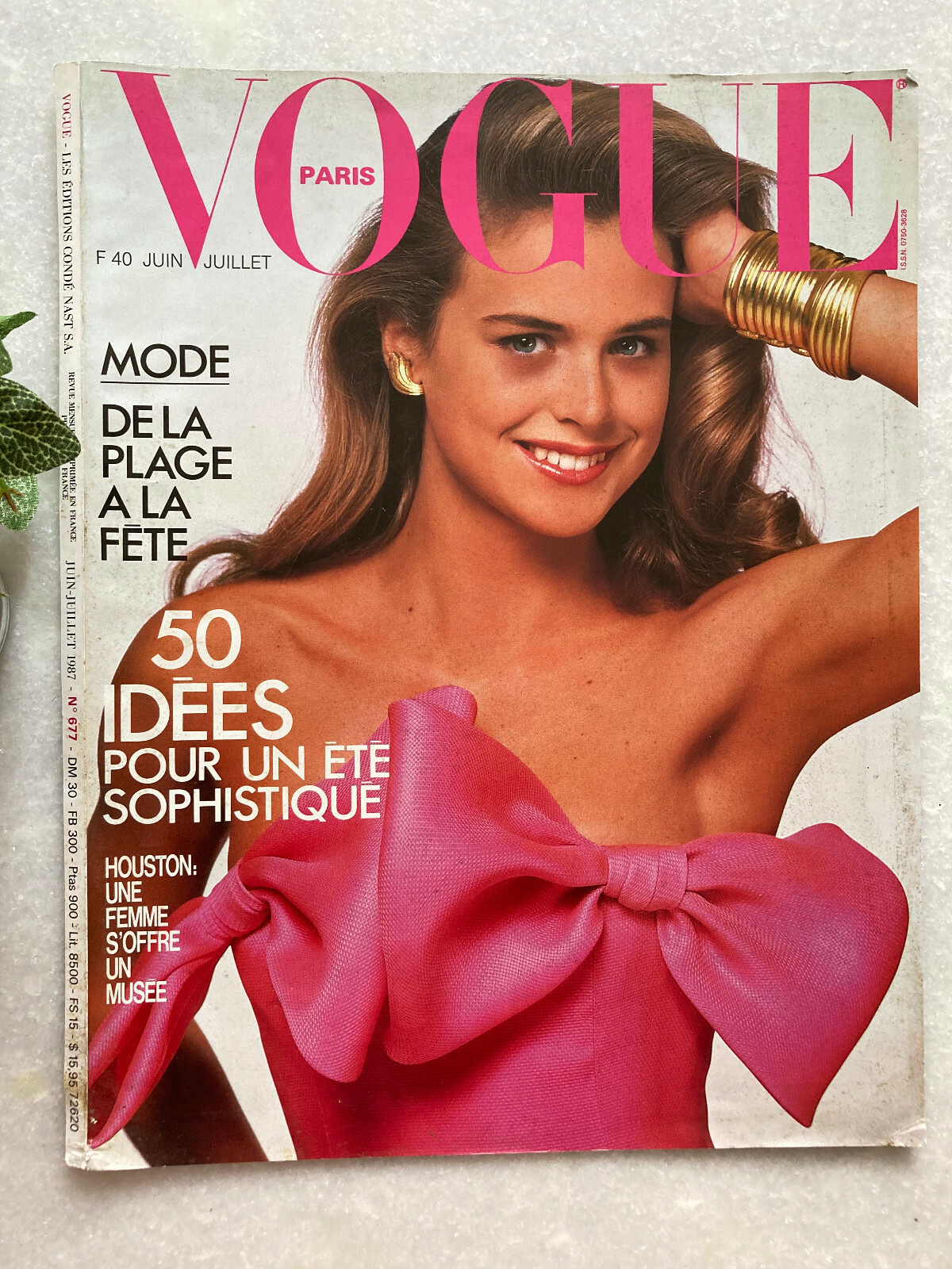 その他 Paris VOGUE covers Vogue Paris Magazine ~ #650 October 1984 ~ Brooke Shields
