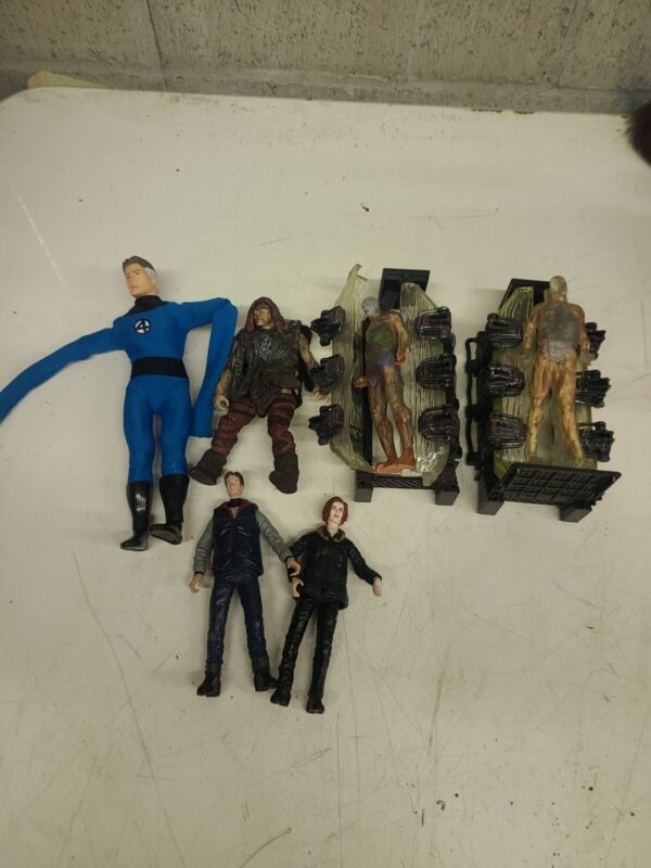 The X Files Agent Action Figures Alien & Pod Vtg 90’s / 1998 / Sci Fi / Scully 