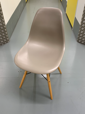 Eames chair wooden legs deals