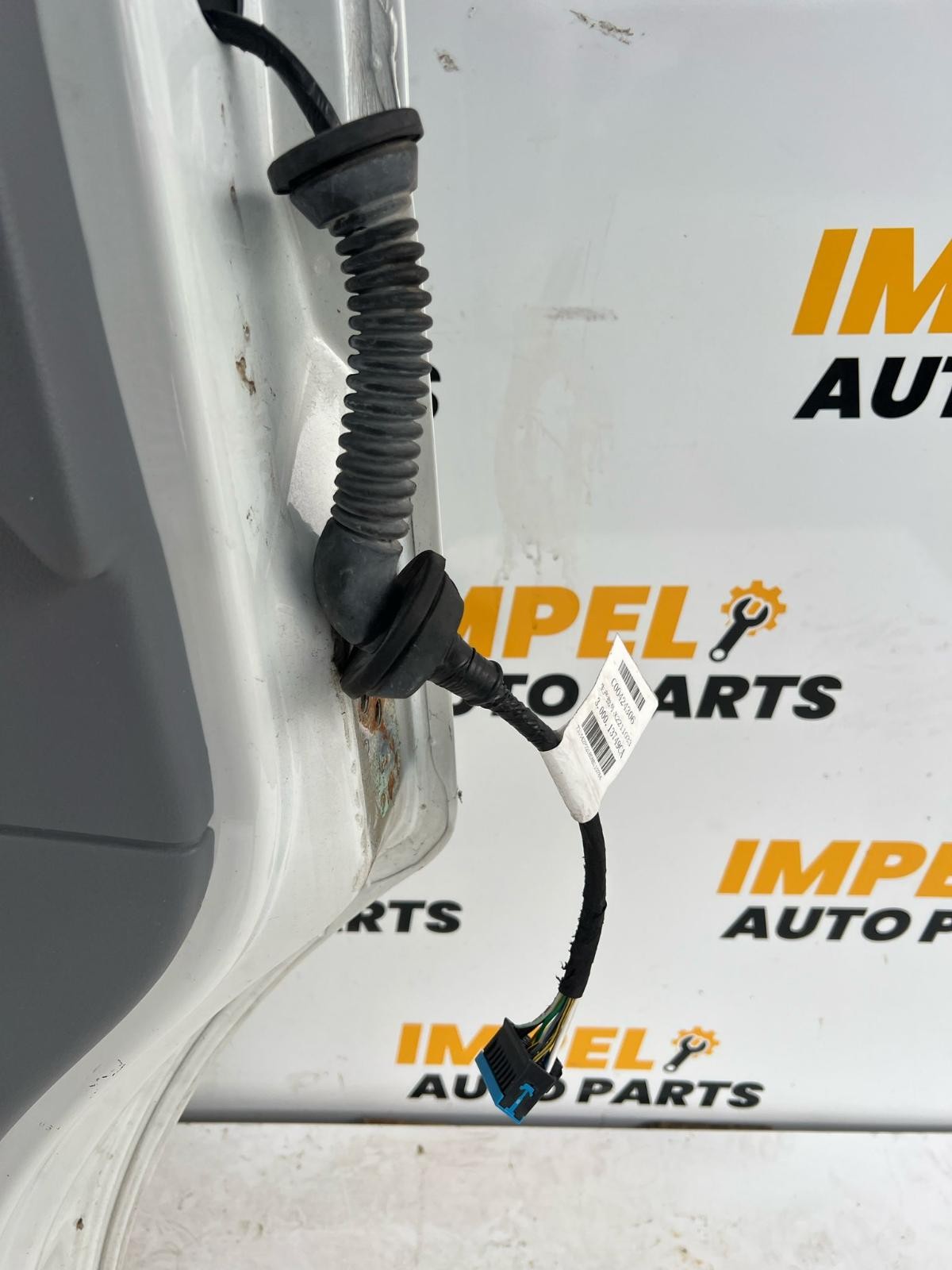 LDV V80 01/2013-12/2023 LEFT FRONT DOOR COMPLETE WHITE - thumbnail 12