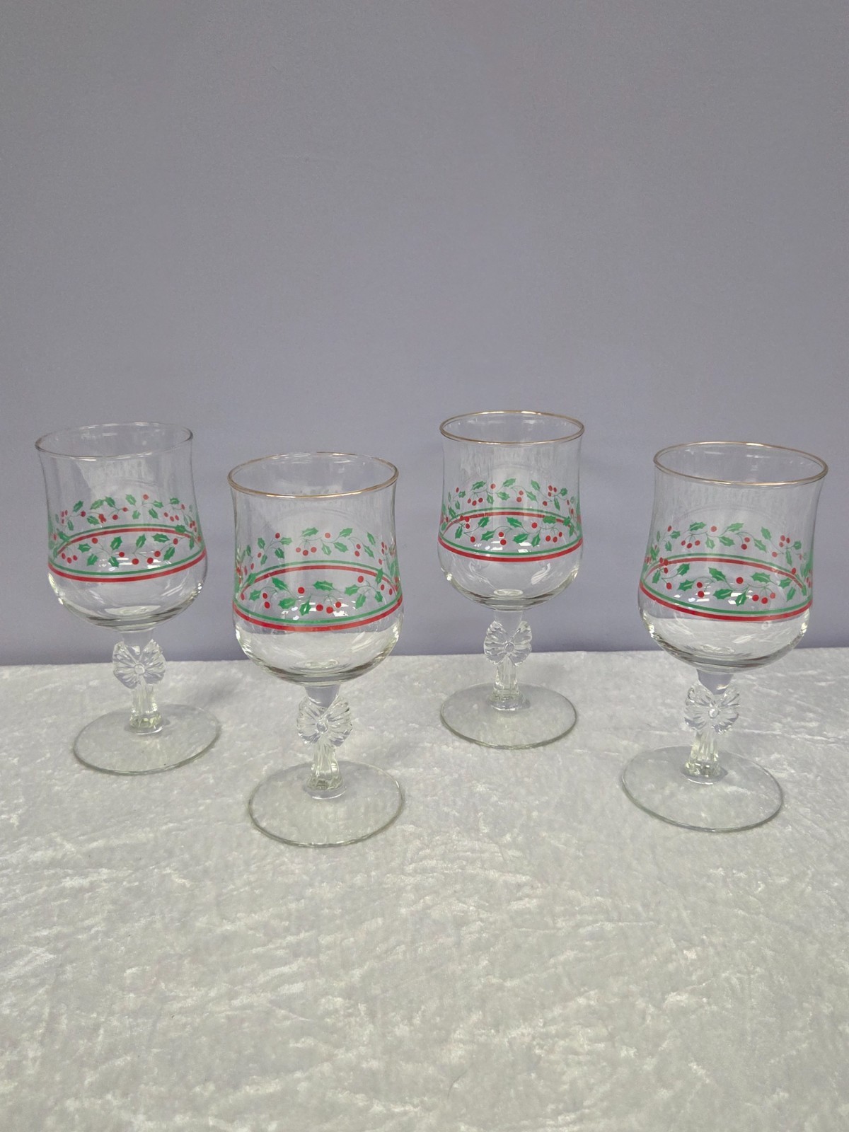 Libbey Holly Berry Christmas Gold Rim Wine Water Goblets Set of 4 Vintage 6.5
