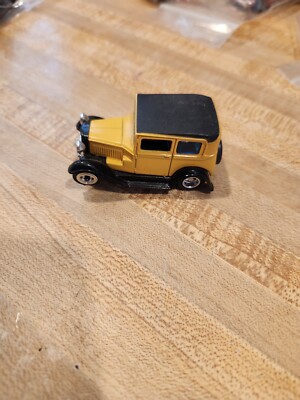 TYCO PRO '32 FORD VICKY YELLOW/BLACK MINT CONDITION HO SLOT CAR