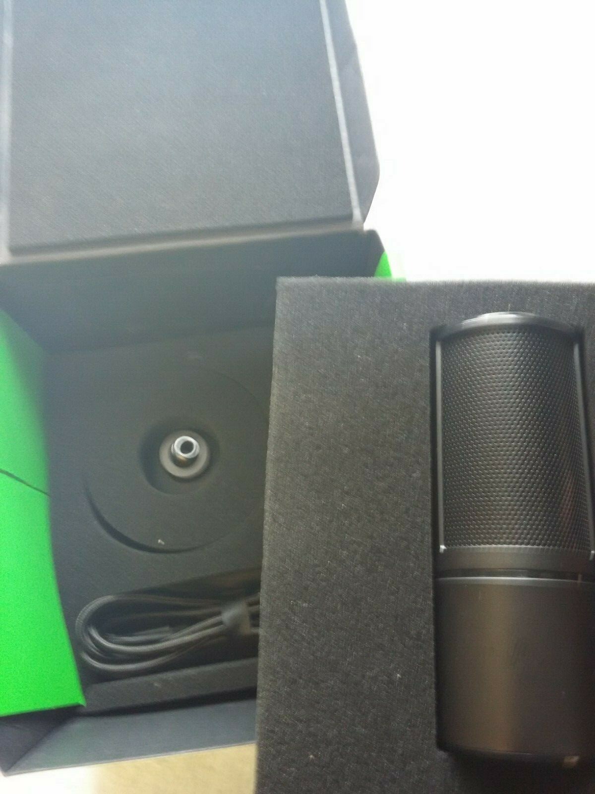 RAZER SEIREN X CONDENSER STREAMING MICROPHONE OPEN BOX