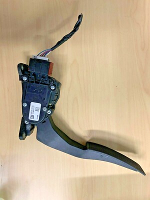 【C3】ACCELERATOR Chevy GMC Express Savanna Diesel Accelerator Pedal 20827131