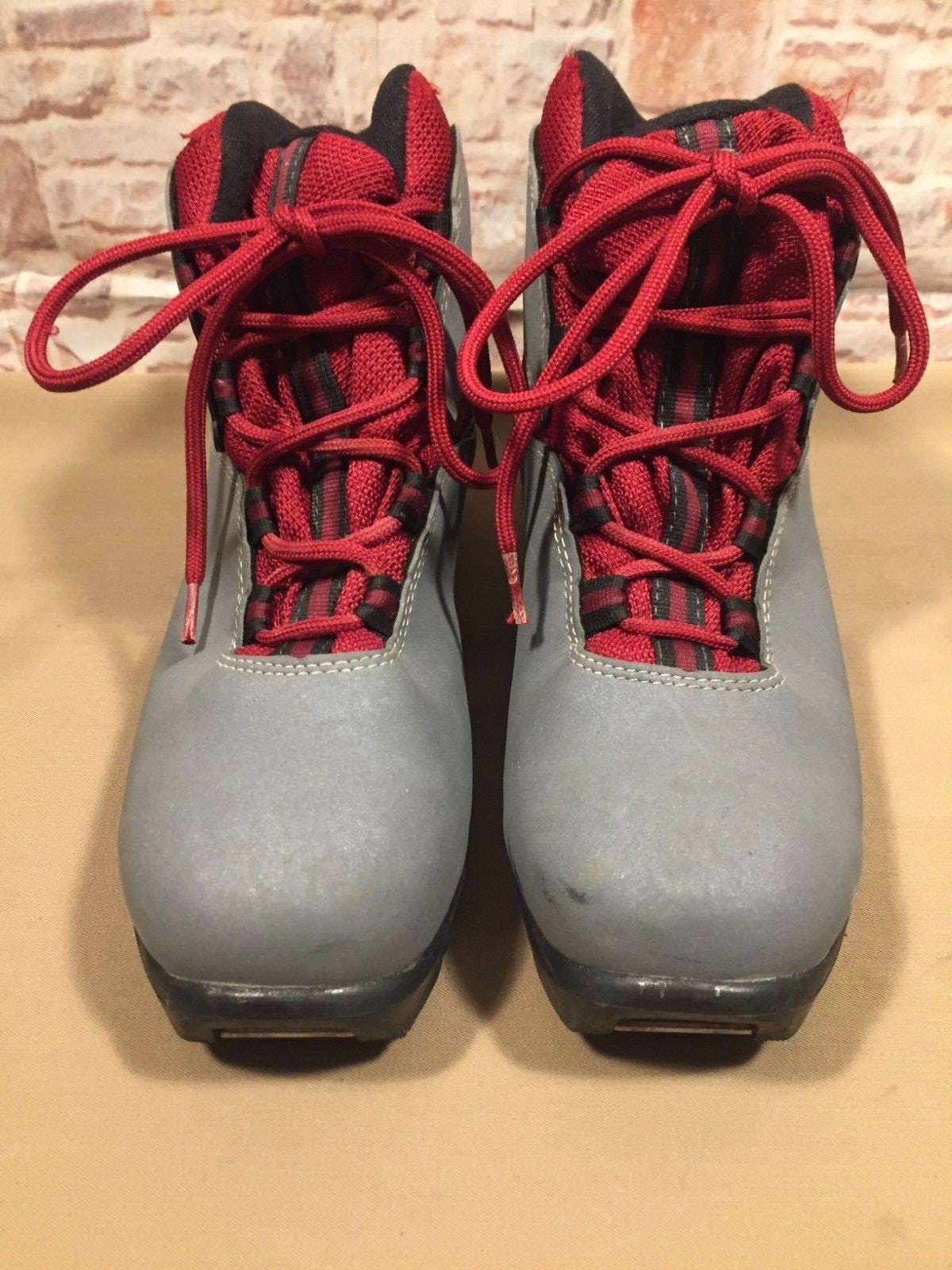 Rossignol XC Cross Country Snow Ski Boots NNN Size 40 / 7.5 US Gray