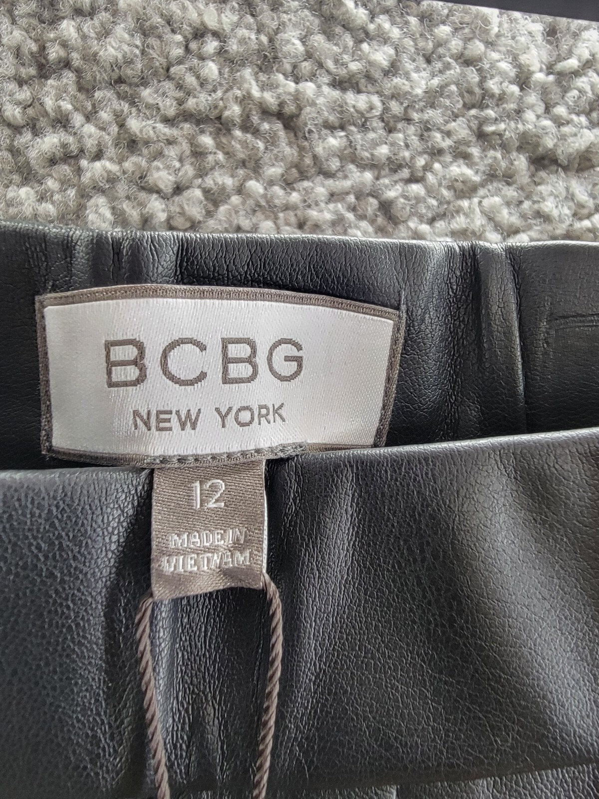 BCBG NEW YORK Faux-Leather Cropped Pants Women's 12 Onyx Slash Pockets Pull On - Picture 8 of 17