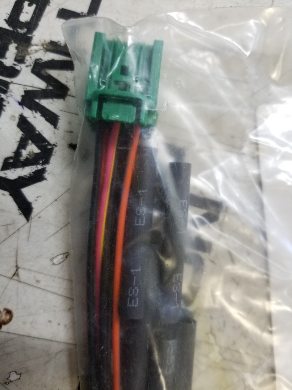WIRING HARNESS PIGTAIL 68261930AA CONNECTOR KIT - Picture 4 of 5