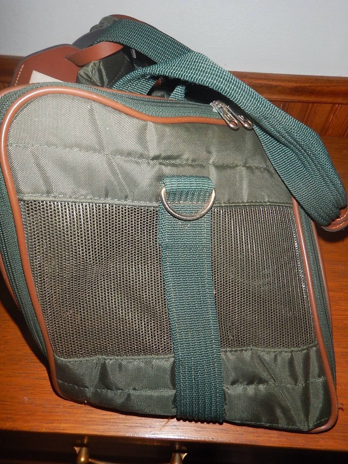 Nice Sherpa's Pet Trading Company Green Pet Carrier Size Small 17