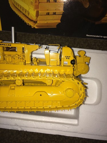 First Gear Limited Edition Caterpillar D9 49-0148 & Cat Scrapper 49-0175