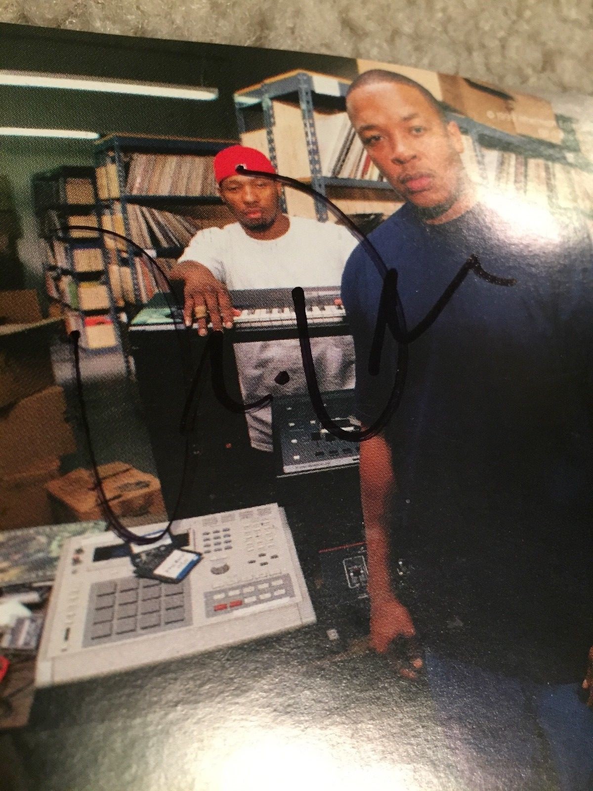 DR DRE SIGNED AUTOGRAPHED CHRONIC 2001 CD BOOKLET PAGE PHOTO AUTO DEATH ROW NWA