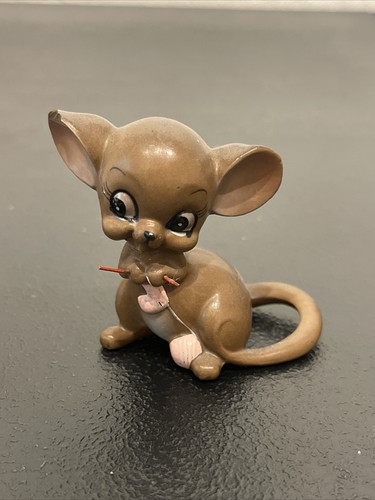 Vintage Josef Originals Figurine Cute Brown Mouse Knitting