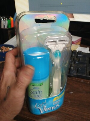 Gillette Crystal Clear Venus Women's Razor with 2 Cartridges Shower Hold