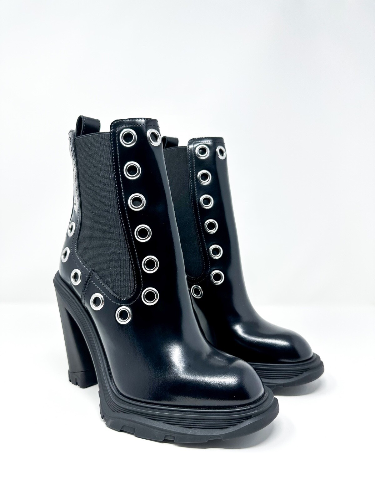 Pre-owned Alexander Mcqueen Women's Tread Grommet High Heel Chelsea Boots Black 8us / 38eu