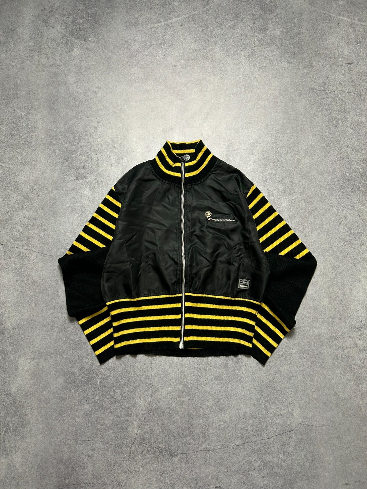 【関税＆送料込み】Versace Black Crop Jacket With Jewel But 26136647_56020980_600.jpg