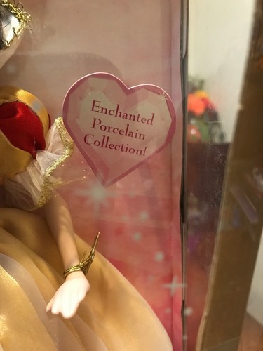 Disney Princess Enchanted Tale Snow White 2007 Brass Key Porcelain Doll