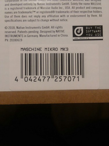 Native Instruments Maschine Mikro MK3 Groove Production Studio NEVER OPENED