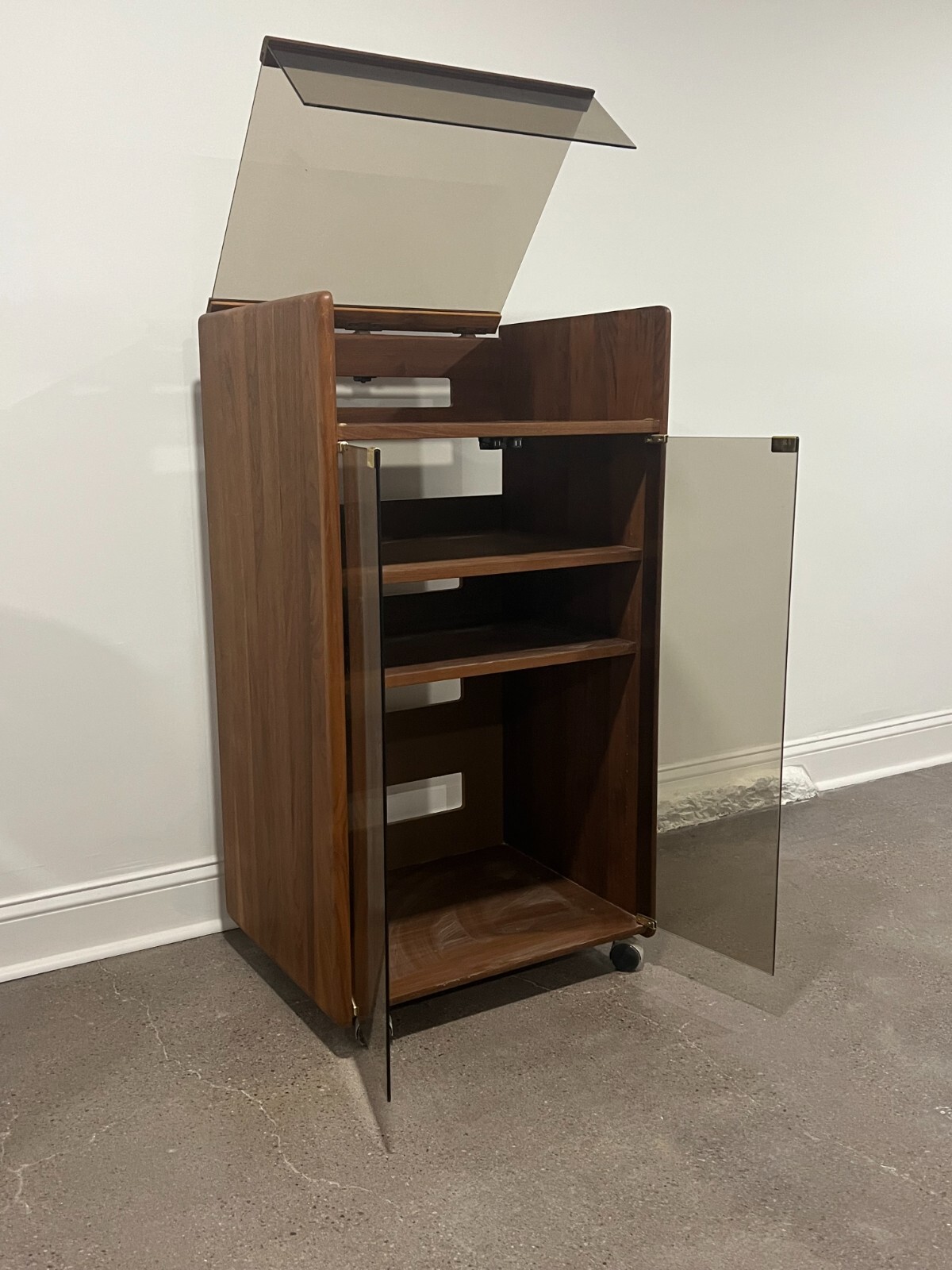 Vintage Walnut MCM Stereo Console / Vinyl Record Storage Cabinet (on wheels)