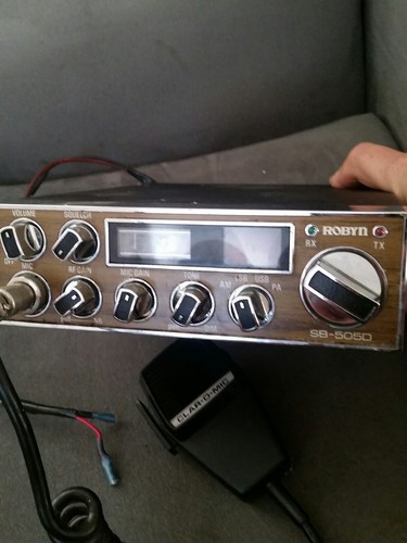 Vintage Robyn Portable Transceiver Model SB-505D 5 Watt. Clar-o-mic