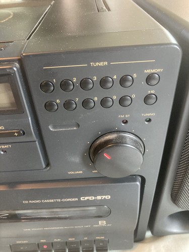 Sony CFD-570 BOOMBOX HUGE CD / FM /