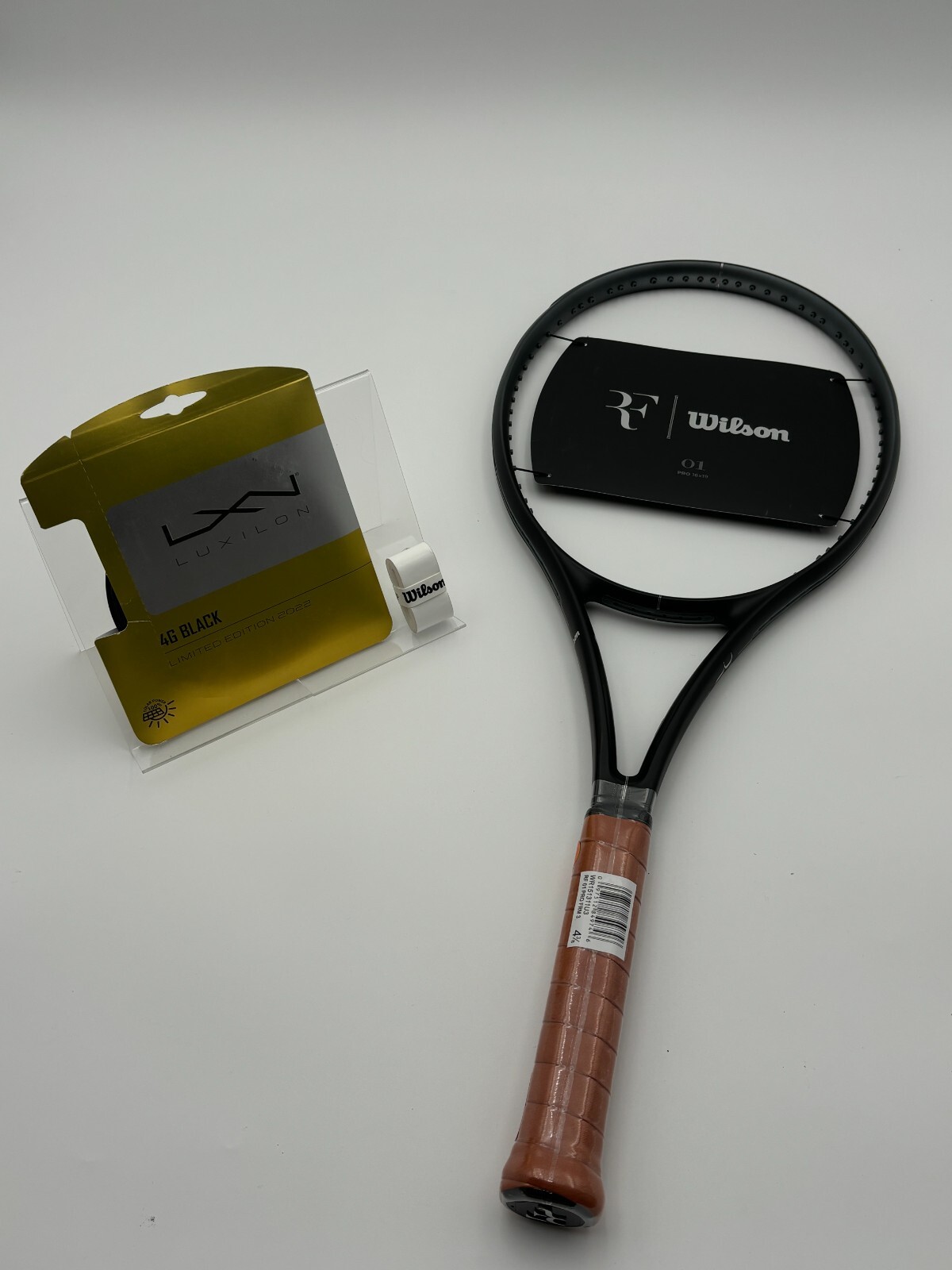 せんせー　RF 01 PRO 16x19 320g RF 01 Pro Tennis Racket | Wilson Sporting Goods