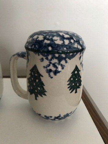 Tienshan Folk Craft CABIN IN THE SNOW SALT & PEPPER SHAKER SET 4 3/8” Tall