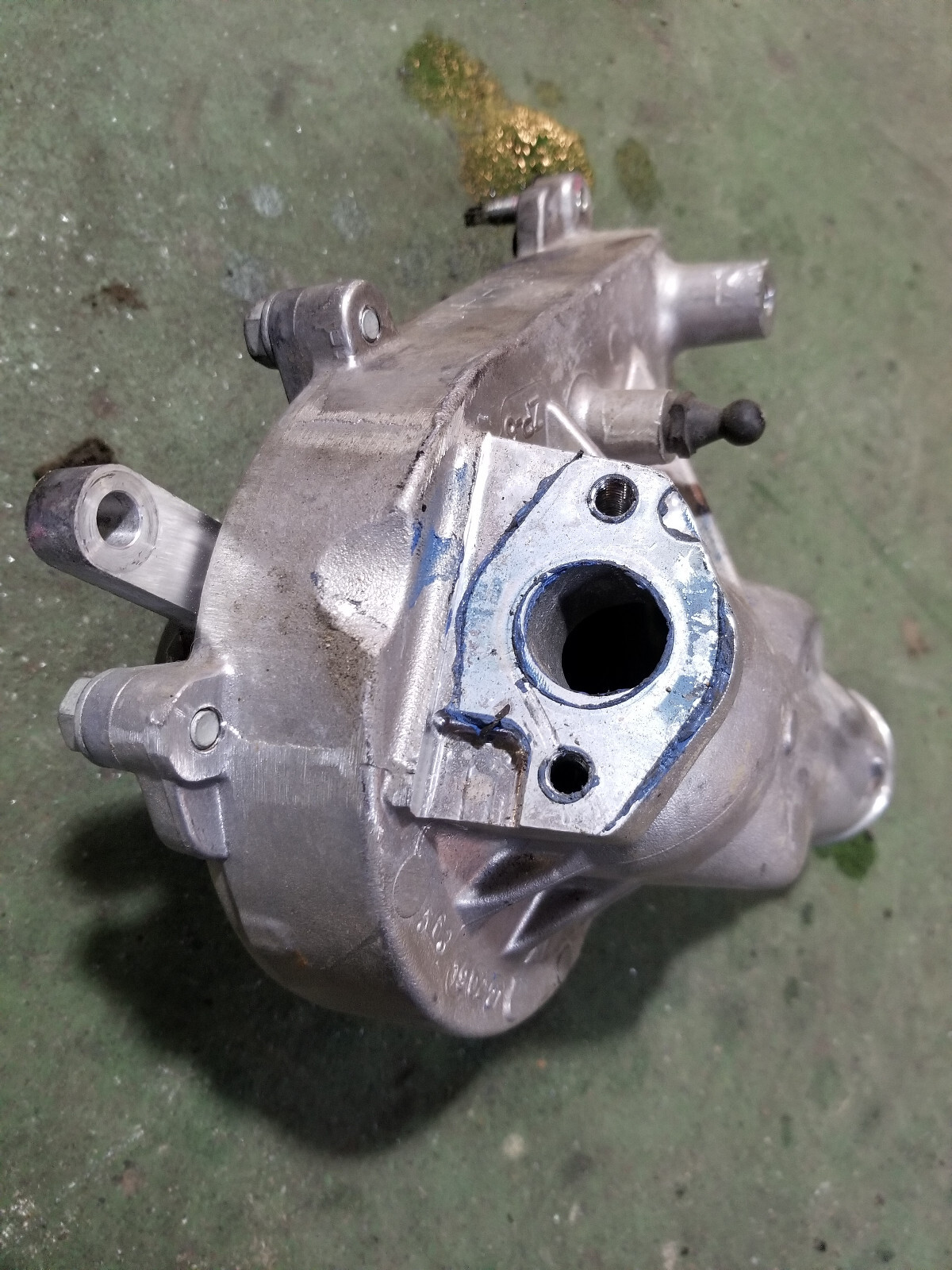 L5P 6.6L DURAMAX GM  12680257  WATER PUMP - Picture 9 of 9