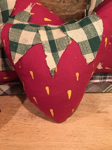 Primitive Strawberries Bowl Fillers Spring Summer Prim Rustic Décor Set  of 5