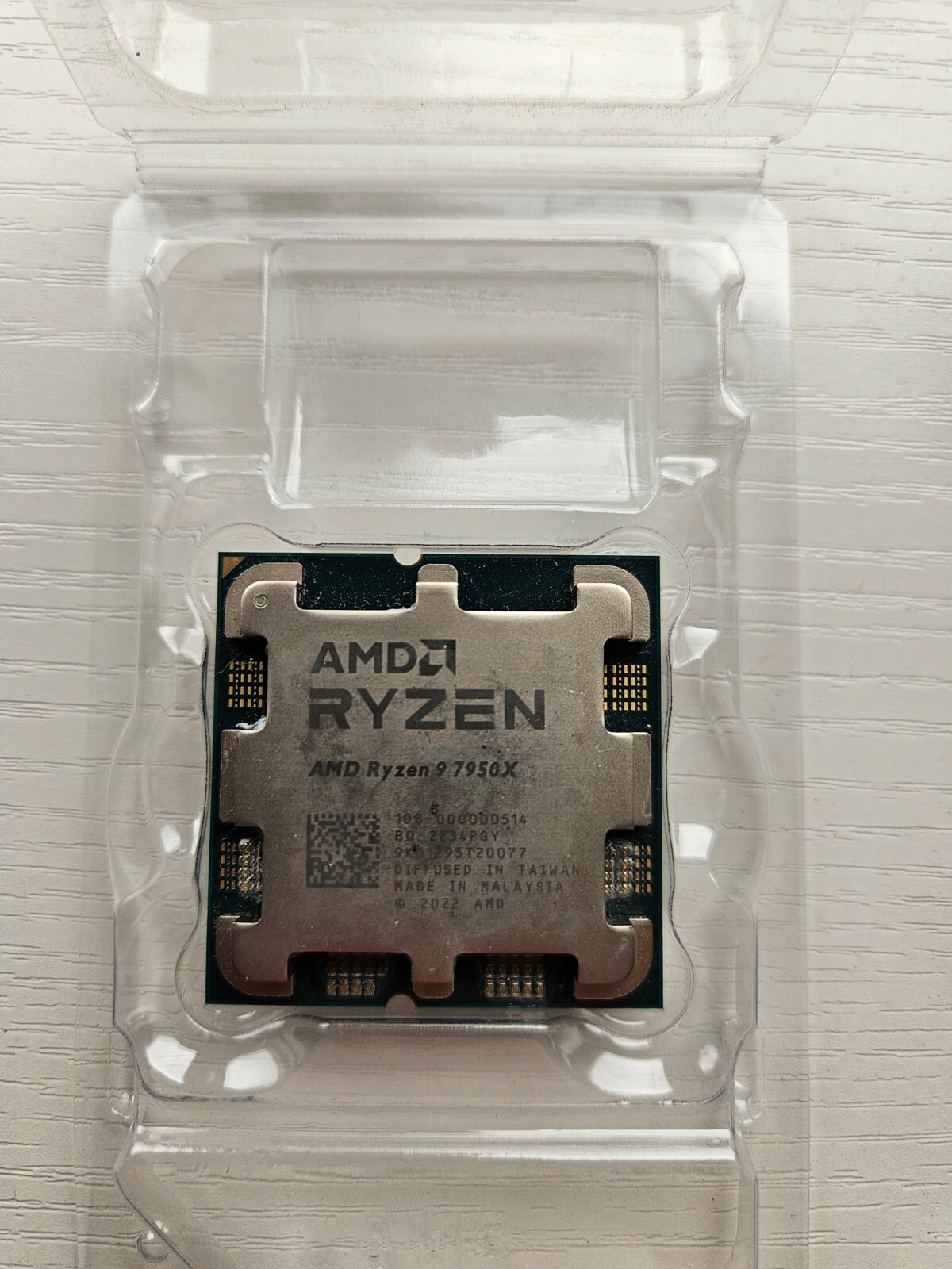 AMD Ryzen 9 7950X Processor (5.7 GHz, 16 Cores, LGA 1718