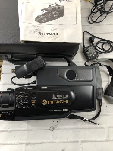 Hitachi HQ VHS Video Camcorder VM-5200A Complete W Hard Case Excellent Condition