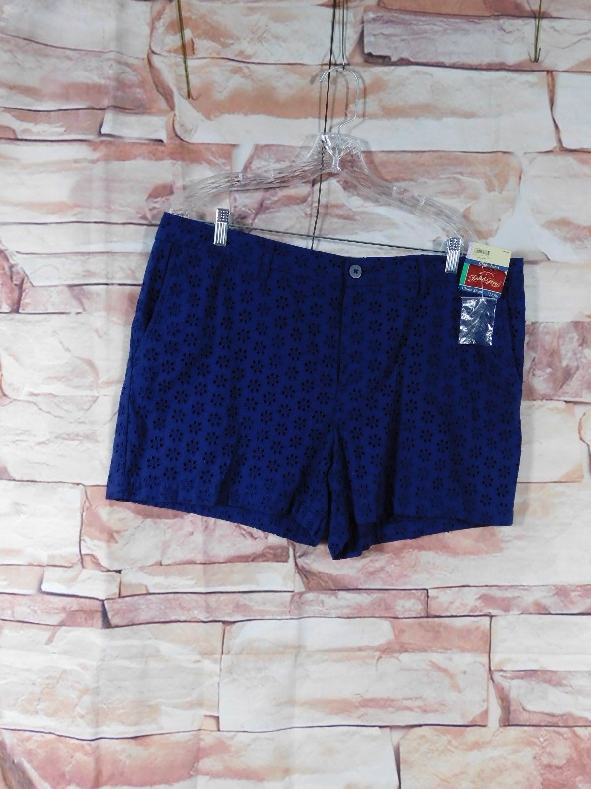 WOMEN'S CHINO CASUAL SHORTS BY FADED GLORY / SIZE 18