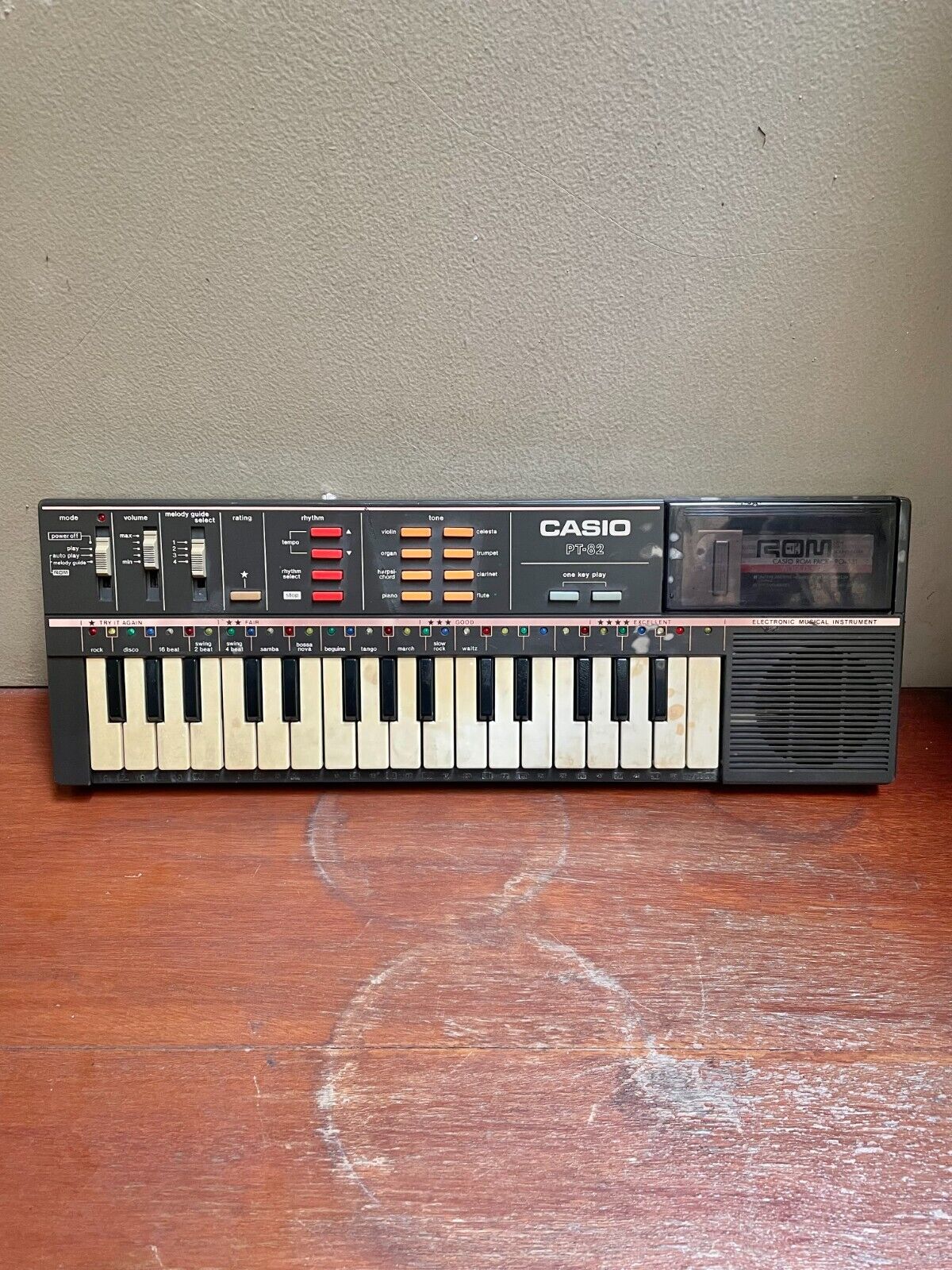 Casio PT-82 32-Key Mini Synthesizer 1980s Black | eBay Casio PT-82 32-Key Mini Synthesizer 1980s Black | eBay