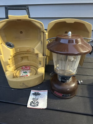 Vintage Coleman Lantern Model 275 Brown 1981 With Yellow Clamshell Case