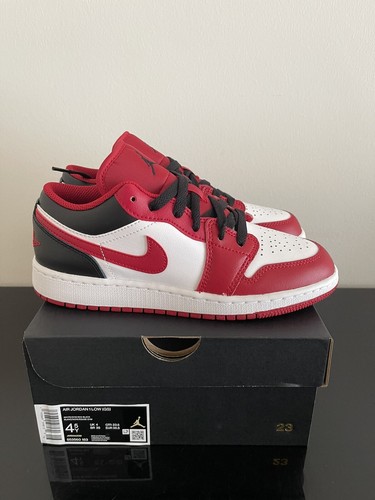 NIKE NIKE AIR JORDAN 1 LOW (GS) „REVERSE CHICAGO / BULLS“ - GRÖSSE: EU 36.5 - NEU