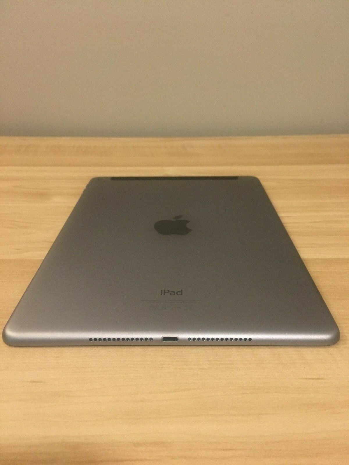 Apple iPad Air 2 64GB, Wi-Fi + Cellular (Unlocked), 9.7in - Space Gray