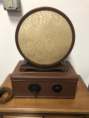 Atwater Kent Model 40 Radio W/Rare Temple Round Speaker Atwater Kent Model 40 Radio W/Rare Temple Round Speaker