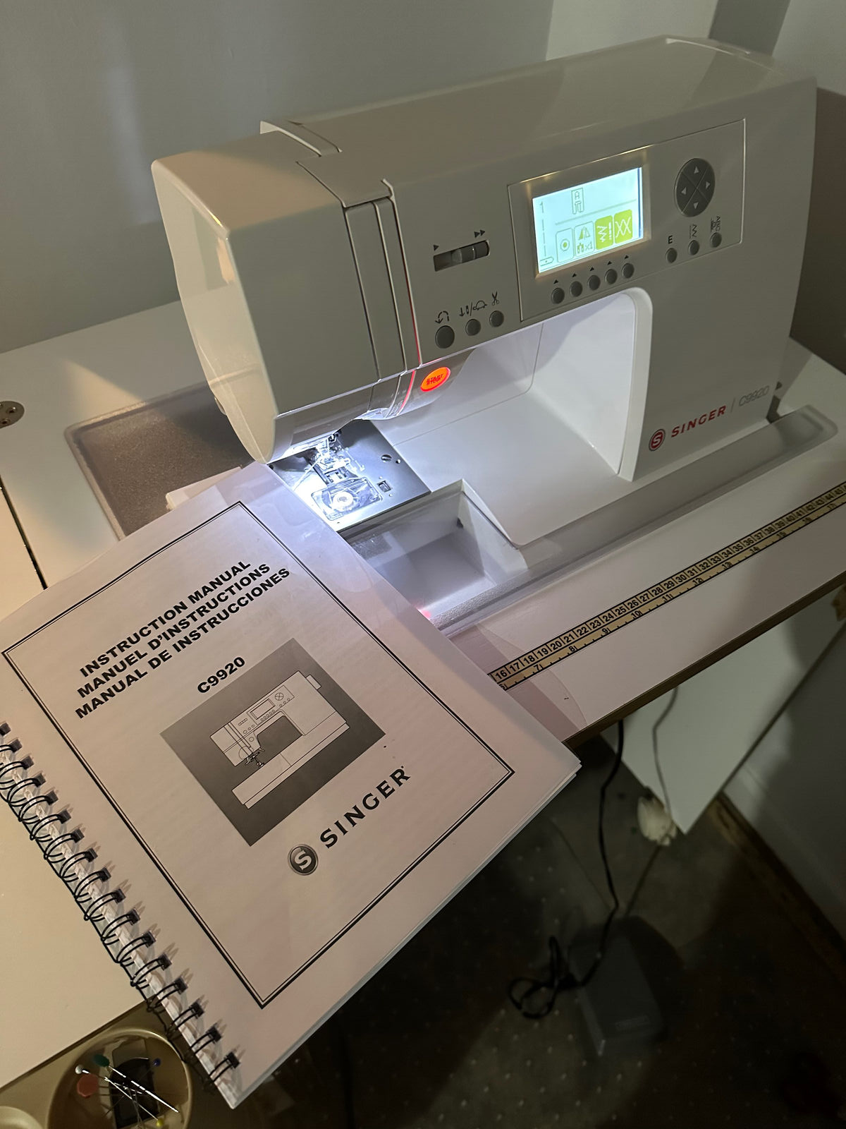 SINGER C9920 Sewing Machine White (Box Blemished) 840163303606 eBay