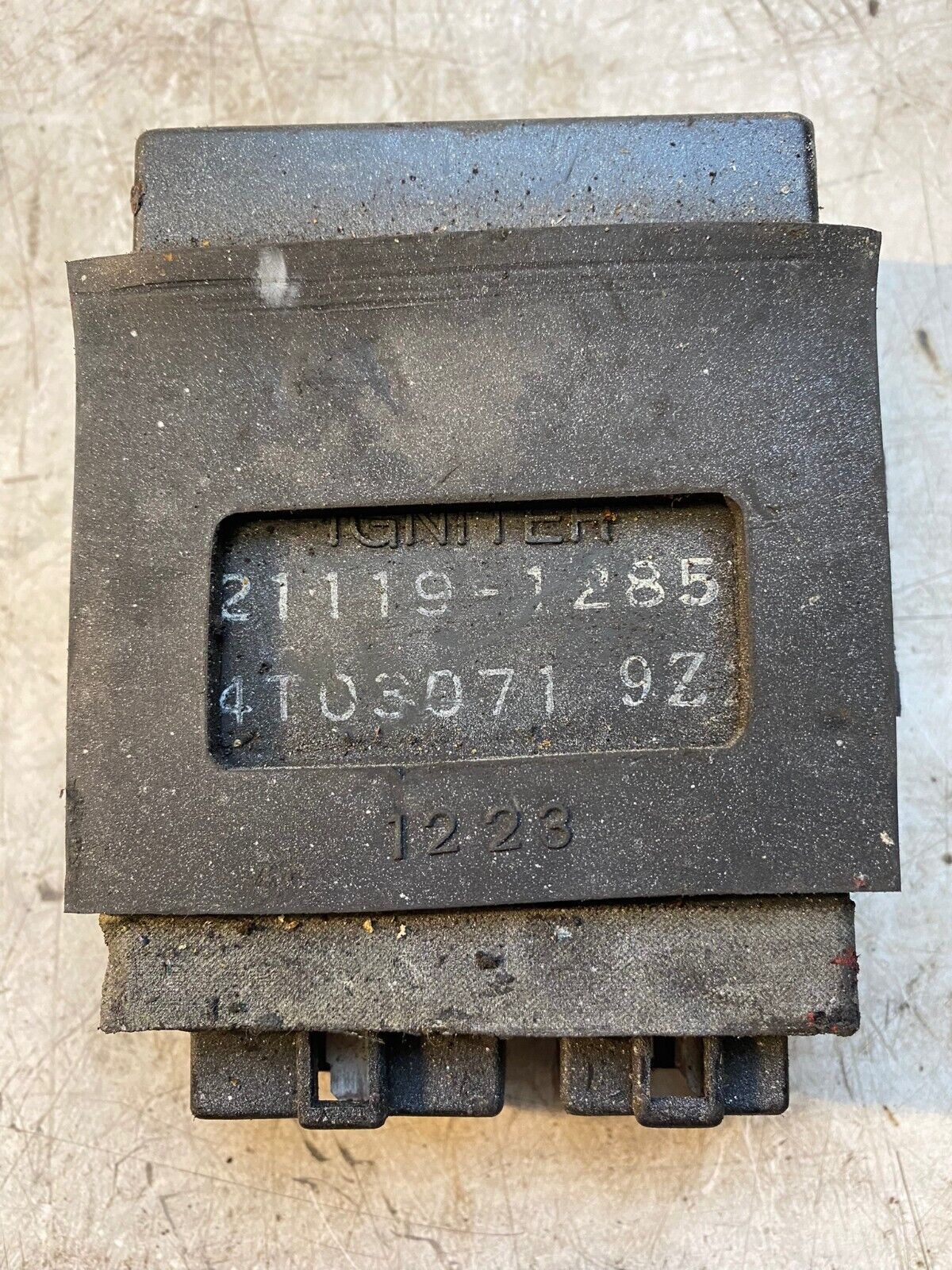 Kawasaki ZZR 600 ZX600D CDI Ignition Box Control Unit 21119-1285 Kawasaki ZZR 600 ZX600D CDI Ignition Box Control Unit 21119-1285