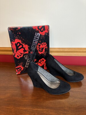 NEW Women's Fergalicious ''Tiny Too size 6 black fabric wedge, 3.25''