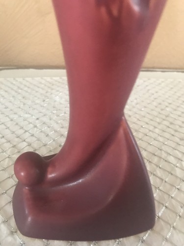 RED/ROSE CORNUCOPIA SILHOUETTE ROSEVILLE VASE, 721-8
