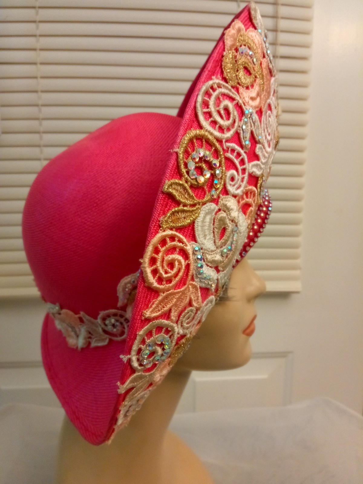 GORGEOUS!!! STYLED BY JACK MCCONNELL NY DEEP PINK APPLIQUE FLORAL RS LADIES HAT