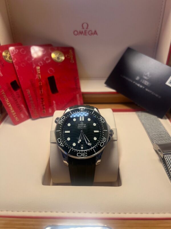 2022 Omega Seamaster 300m Green Rubber Co-Axial 210.32.42.20.10.001 B&P