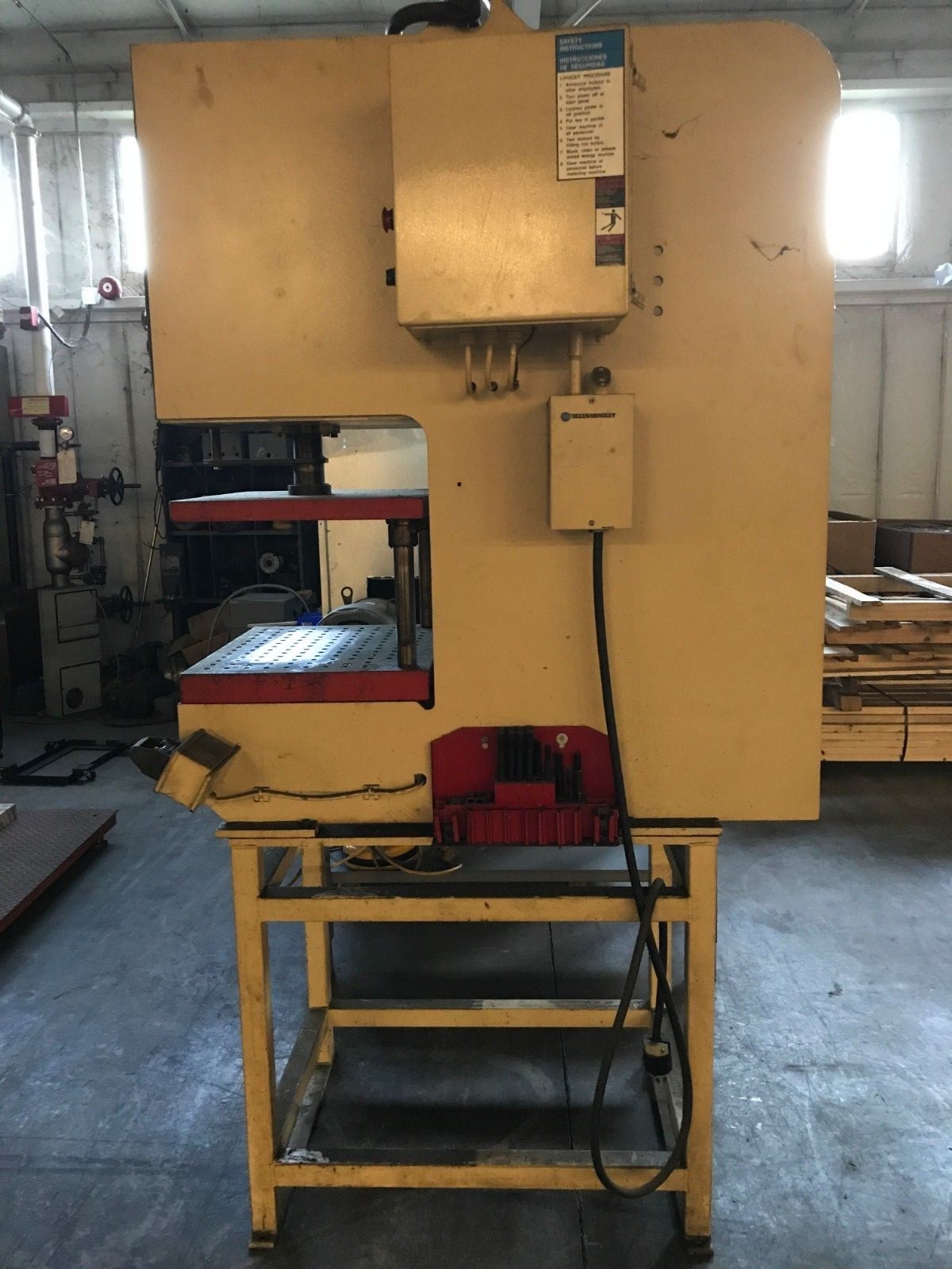 DAKE 12 TON C-FRAME HYDRAULIC PRESS WITH FORCE MONITOR