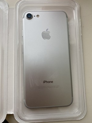 Apple iPhone 7 シルバー 本体　32GB Amazon.com: Apple iPhone 7 32GB Unlocked AT&T/T-Mobile