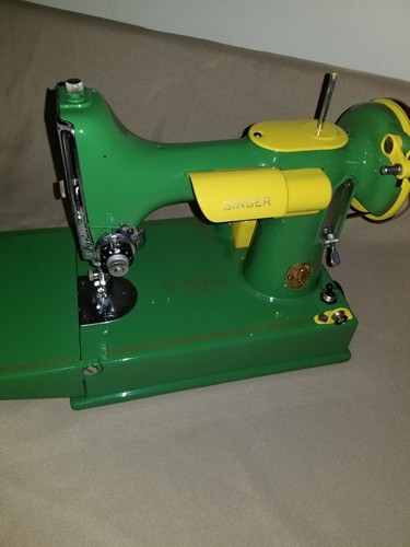 Vintage 1940 Singer Featherweight 221 Sewing Machine With Case Ect.