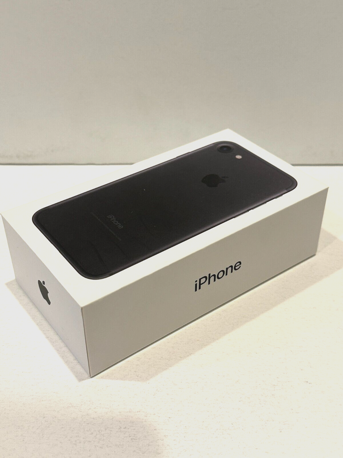 iPhone 7 ♡128 GB ♡おまけ付き♡箱付 APPLE iPhone 7 SILVER 128GB Box - Original Retail Box With