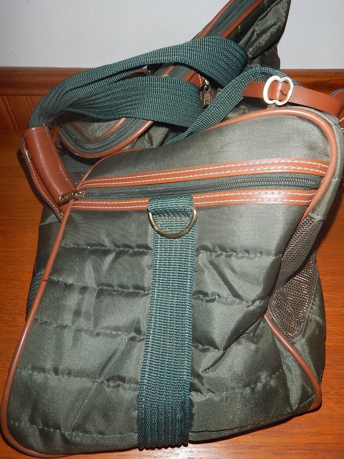 Nice Sherpa's Pet Trading Company Green Pet Carrier Size Small 17