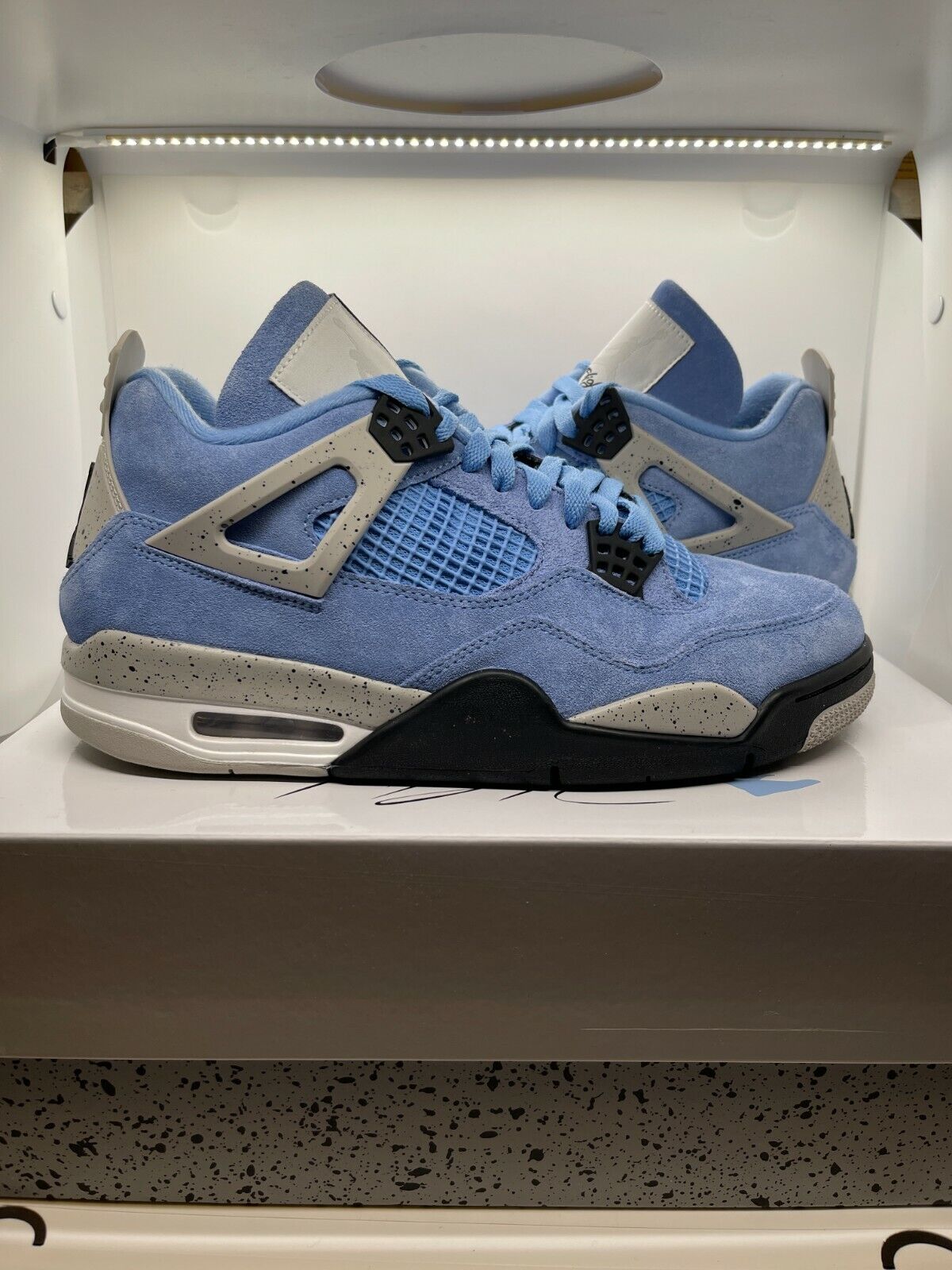 Nike Air Jordan 4 Retro University Blue Mens Shoes / Size 10 Nike Air Jordan 4 Retro University Blue Mens Shoes / Size 10
