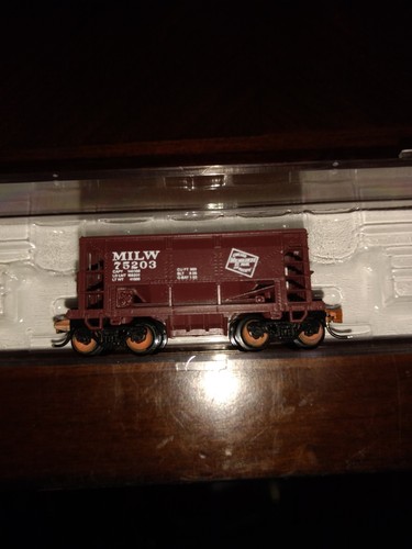 Mt &Atlas N Scale Frieght Cars 1 Caboose & 5 Ore Cars Some Are Weathered