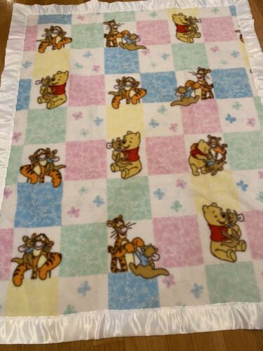 Classic Winnie The Pooh & Tigger Satin Trim 37x28